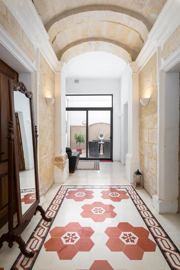 Traditional & Modern Maltese Townhouse - Rooftop Terrace And Sea Views, Close To Birgu Waterfront Cospicua エクステリア 写真