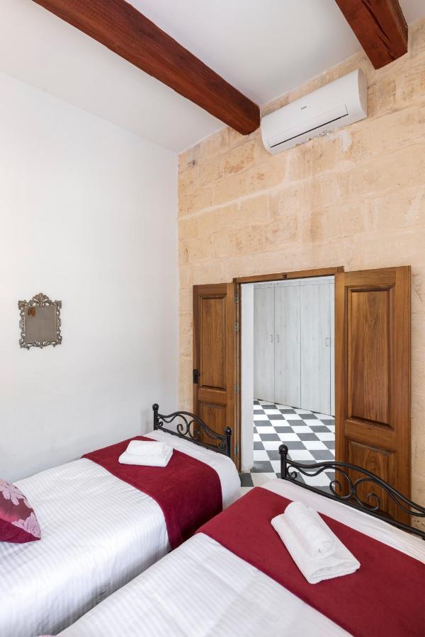 Traditional & Modern Maltese Townhouse - Rooftop Terrace And Sea Views, Close To Birgu Waterfront Cospicua エクステリア 写真